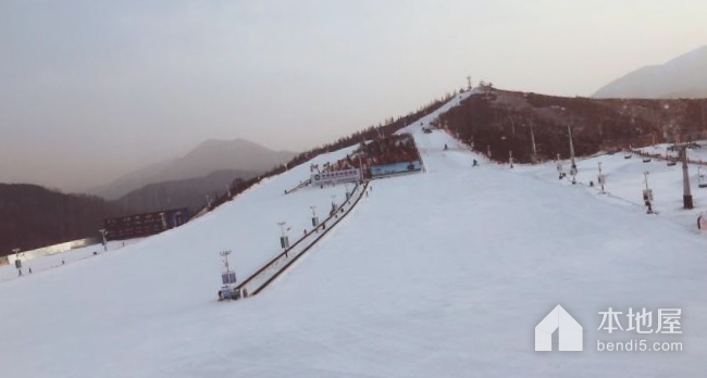 临夏松鸣岩国际滑雪场图片