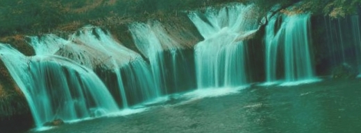 荷苍峡谷瀑布