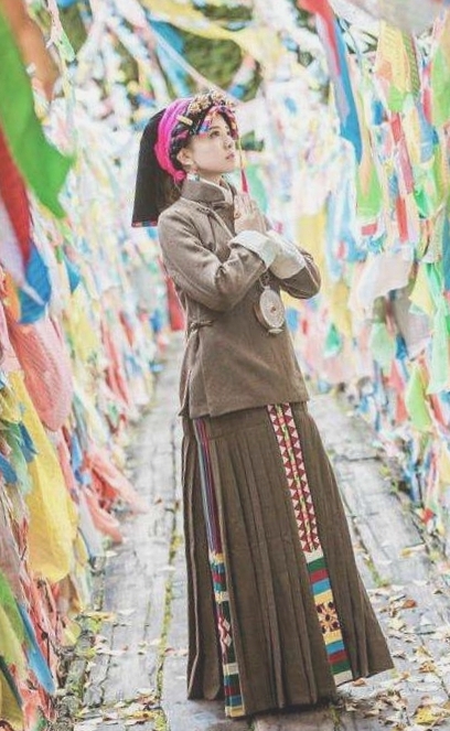 康巴藏族服饰