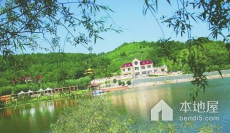 龙泉湖山庄