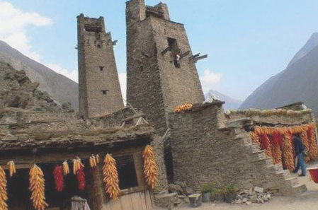 藏民族居民碉楼